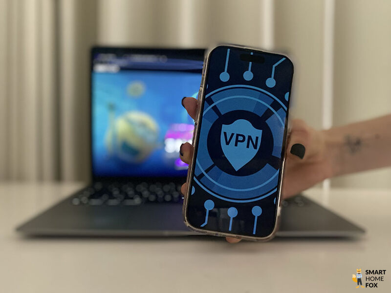 Man sieht HBO und ein VPN.